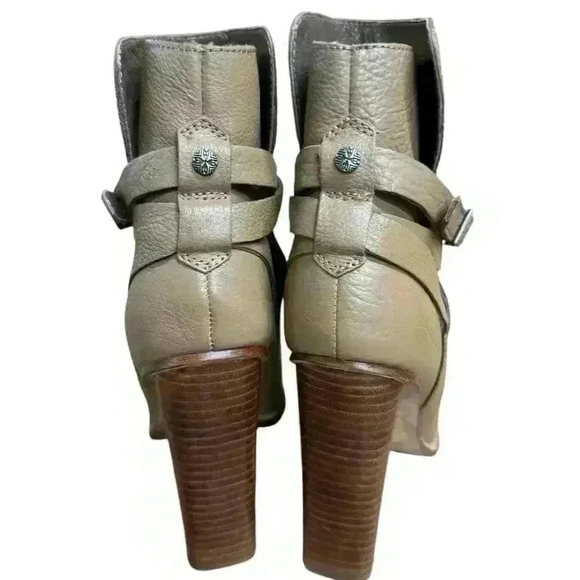 Cynthia Vincent Women's tan Leather Stacked Heel Hue Bootie Size 7 - Picture 6 of 10